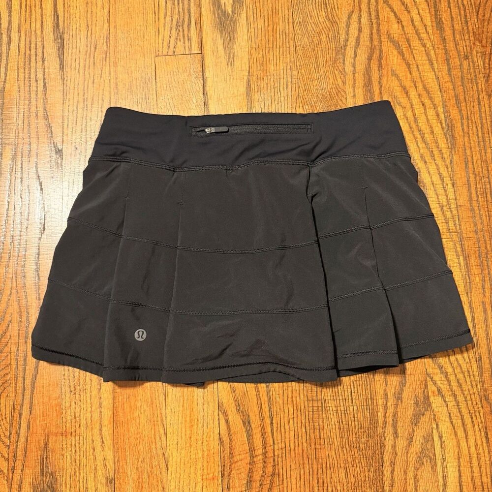 Lululemon Black Pace Rival Mid-Rise and a zippered back pocket Size 4